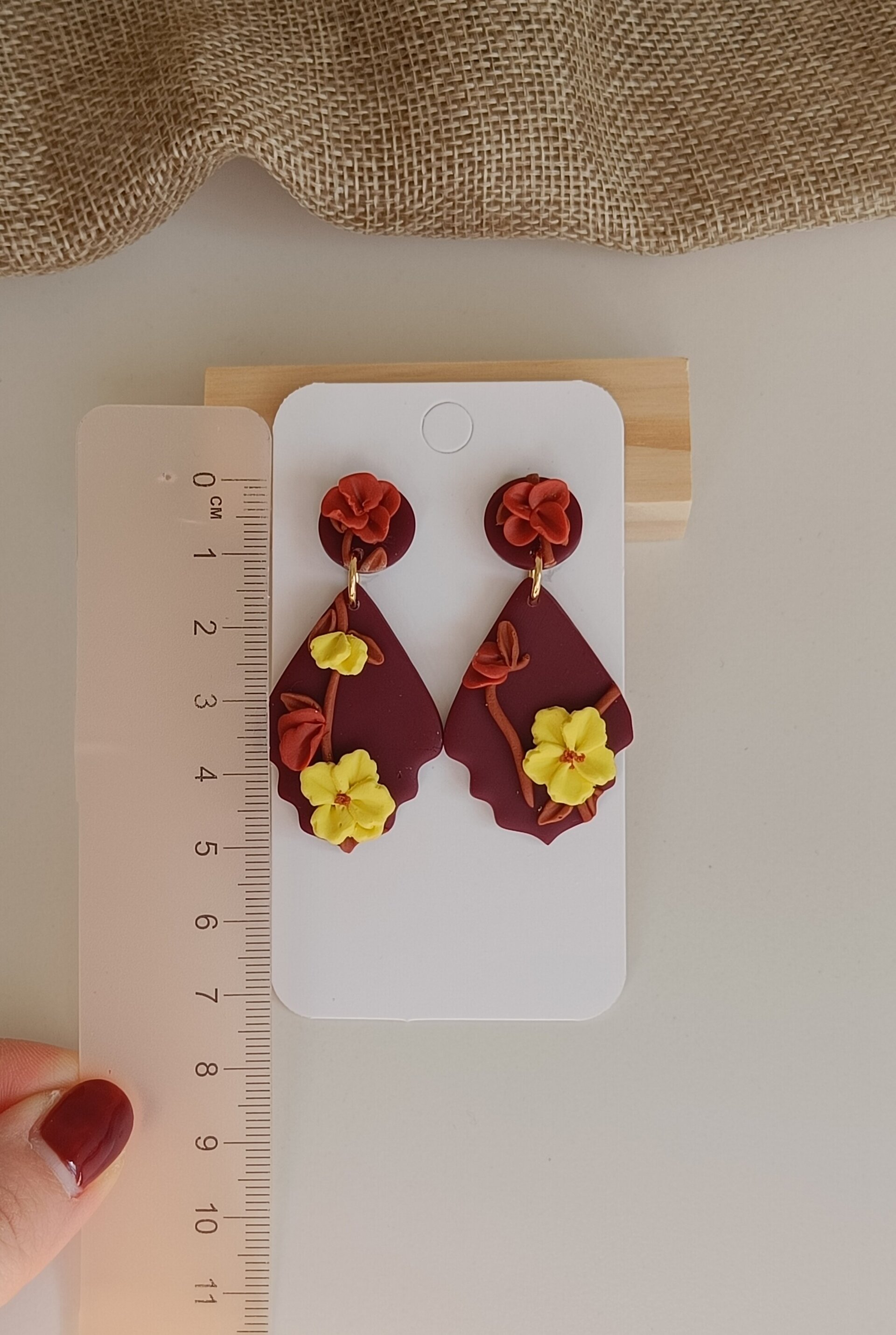 Flores relieve burdeos - 2